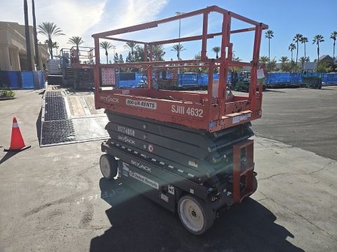 2018 SKYJACK SJIII4632 Scissor Lift 30-35' Electric 46-48" Wide