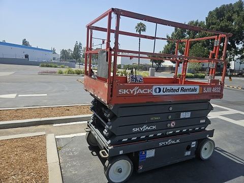 2018 SKYJACK SJIII4632 Scissor Lift 30-35' Electric 46-48" Wide