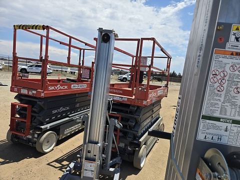 2018 SKYJACK SJIII4632 Scissor Lift 30-35' Electric 46-48" Wide