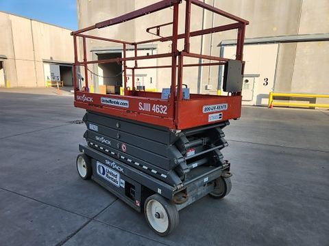 2018 SKYJACK SJIII4632 Scissor Lift 30-35' Electric 46-48" Wide