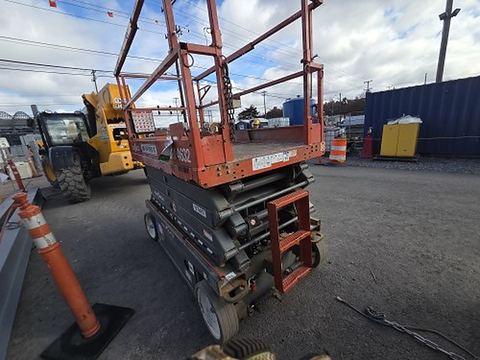 2018 SKYJACK SJIII4632 Scissor Lift 30-35' Electric 46-48" Wide