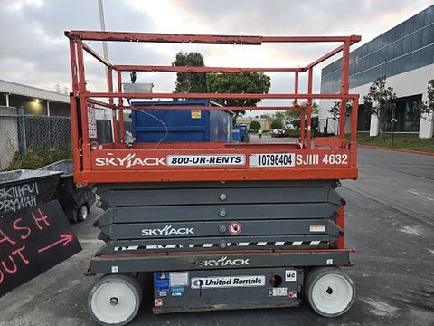 2018 SKYJACK SJIII4632 Scissor Lift 30-35' Electric 46-48" Wide