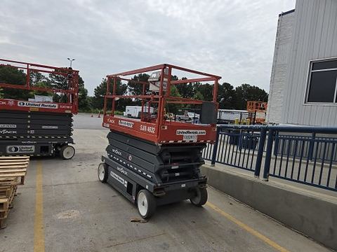 2018 SKYJACK SJIII4632 Scissor Lift 30-35' Electric 46-48" Wide
