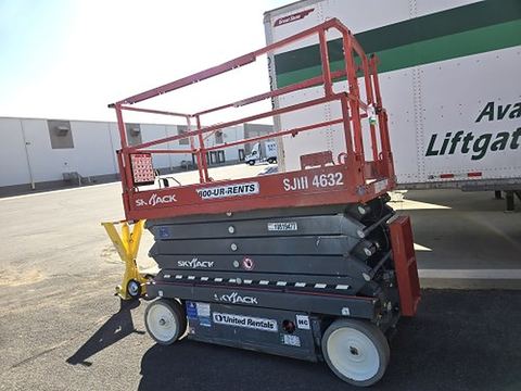 2018 SKYJACK SJIII4632 Scissor Lift 30-35' Electric 46-48" Wide