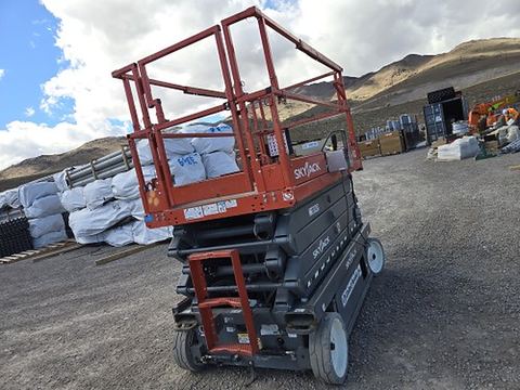 2018 SKYJACK SJIII4632 Scissor Lift 30-35' Electric 46-48" Wide