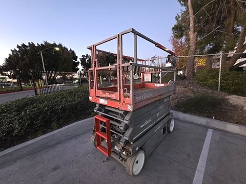 2018 SKYJACK SJIII4632 Scissor Lift 30-35' Electric 46-48" Wide