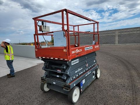 2018 SKYJACK SJIII4632 Scissor Lift 30-35' Electric 46-48" Wide