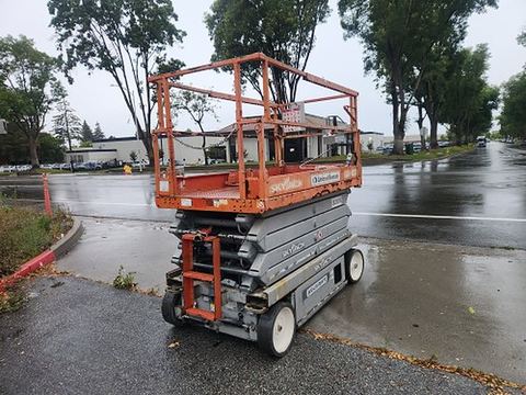 2018 SKYJACK SJIII4632 Scissor Lift 30-35' Electric 46-48" Wide