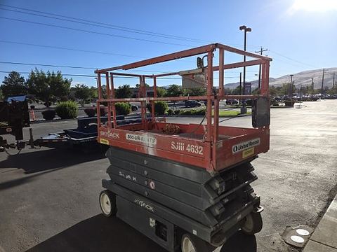 2018 SKYJACK SJIII4632 Scissor Lift 30-35' Electric 46-48" Wide