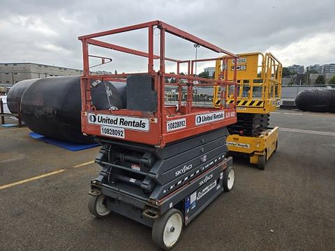 2018 SKYJACK SJIII4632 Scissor Lift 30-35' Electric 46-48" Wide