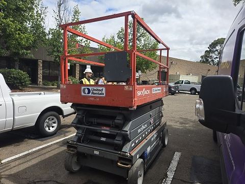 2018 SKYJACK SJIII4632 Scissor Lift 30-35' Electric 46-48" Wide