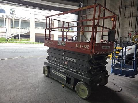 2018 SKYJACK SJIII4632 Scissor Lift 30-35' Electric 46-48" Wide