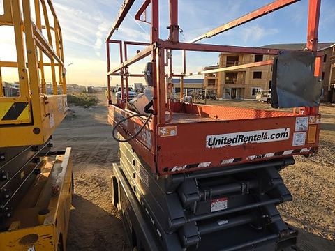 2018 SKYJACK SJIII4632 Scissor Lift 30-35' Electric 46-48" Wide