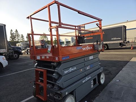 2018 SKYJACK SJIII4632 Scissor Lift 30-35' Electric 46-48" Wide