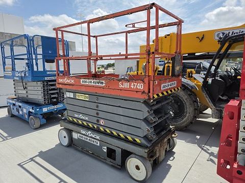 2018 SKYJACK SJIII4740 Scissor Lift 39-40' Electric 45-48"Wide
