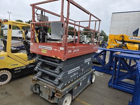2018 SKYJACK SJIII4740 Scissor Lift 39-40' Electric 45-48"Wide
