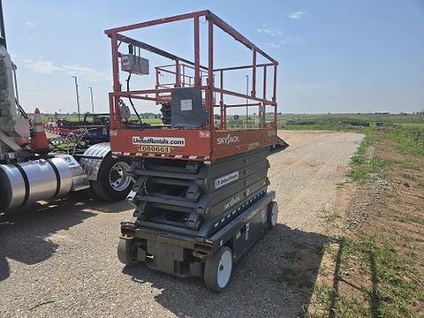 2018 SKYJACK SJIII4740 Scissor Lift 39-40' Electric 45-48"Wide