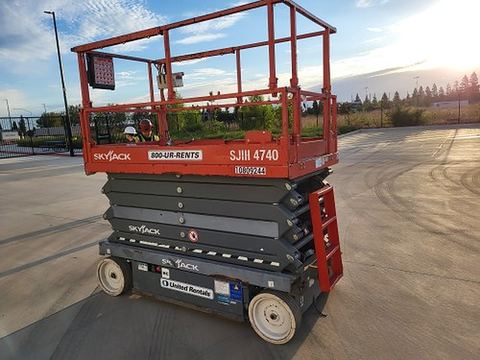 2018 SKYJACK SJIII4740 Scissor Lift 39-40' Electric 45-48"Wide