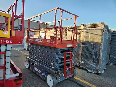 2018 SKYJACK SJIII4740 Scissor Lift 39-40' Electric 45-48"Wide