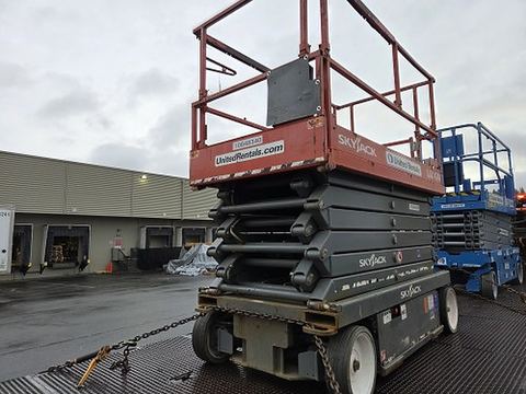 2018 SKYJACK SJIII4740 Scissor Lift 39-40' Electric 45-48"Wide