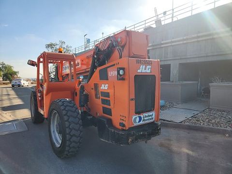 2018 SKYTRAK 8042 Forklift Variable Reach 8000# 40-49'