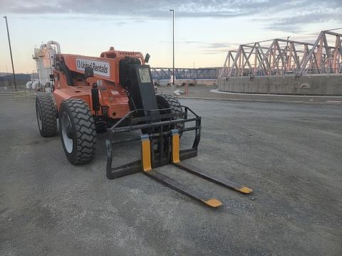 2018 SKYTRAK 8042 Forklift Variable Reach 8000# 40-49'