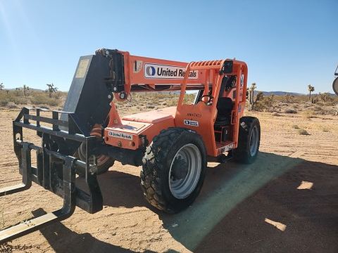 2018 SKYTRAK 8042 Forklift Variable Reach 8000# 40-49'