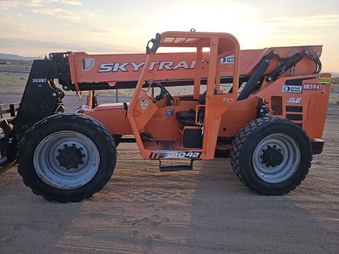 2018 SKYTRAK 8042 Forklift Variable Reach 8000# 40-49'