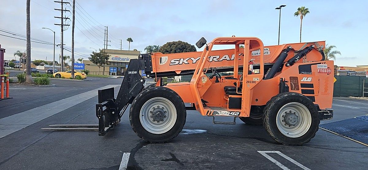 SKYTRAK 8042 photo 3