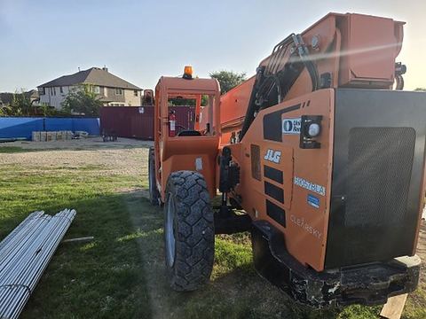 2018 SKYTRAK 8042 Forklift Variable Reach 8000# 40-49'