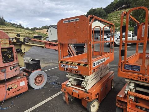 2018 SNORKEL S3219E Scissor Lift 19' Electric