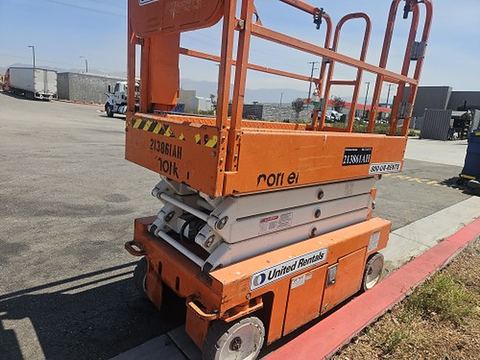2018 SNORKEL S3219E Scissor Lift 19' Electric