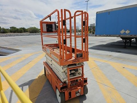 2018 SNORKEL S3226E Scissor Lift 24-26' Electric 30-36" Wide