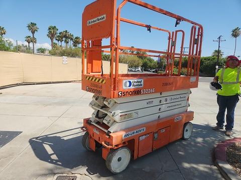 2018 SNORKEL S3226E Scissor Lift 24-26' Electric 30-36" Wide