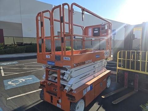 2018 SNORKEL S4726E Scissor Lift 24-26' Electric 46-68" Wide