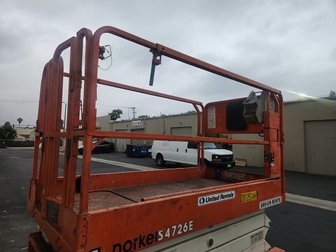 2018 SNORKEL S4726E Scissor Lift 24-26' Electric 46-68" Wide