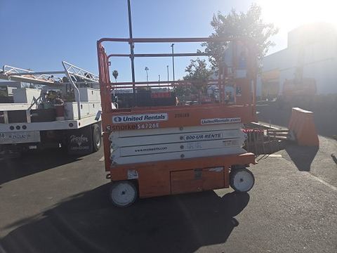 2018 SNORKEL S4726E Scissor Lift 24-26' Electric 46-68" Wide