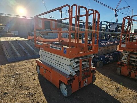 2018 SNORKEL S4726E Scissor Lift 24-26' Electric 46-68" Wide