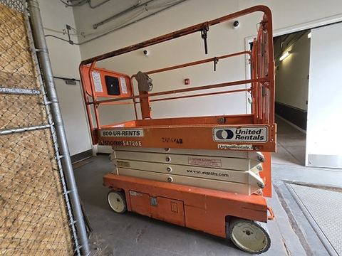 2018 SNORKEL S4726E Scissor Lift 24-26' Electric 46-68" Wide