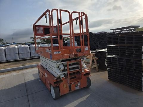 2018 SNORKEL S4726E Scissor Lift 24-26' Electric 46-68" Wide