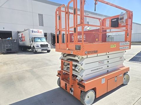 2018 SNORKEL S4732E Scissor Lift 30-35' Electric 46-48" Wide