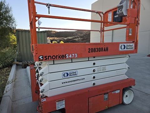 2018 SNORKEL S4732E Scissor Lift 30-35' Electric 46-48" Wide