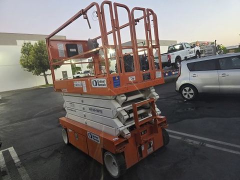 2018 SNORKEL S4732E Scissor Lift 30-35' Electric 46-48" Wide
