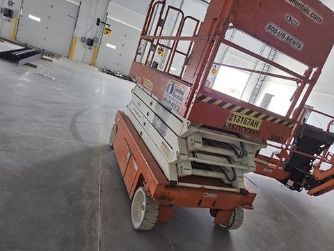 2018 SNORKEL S4732E Scissor Lift 30-35' Electric 46-48" Wide