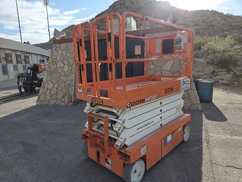 2018 SNORKEL S4732E Scissor Lift 30-35' Electric 46-48" Wide
