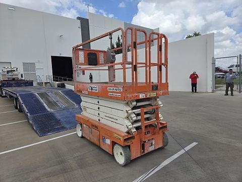 2018 SNORKEL S4732E Scissor Lift 30-35' Electric 46-48" Wide
