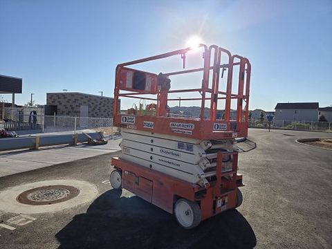 2018 SNORKEL S4732E Scissor Lift 30-35' Electric 46-48" Wide