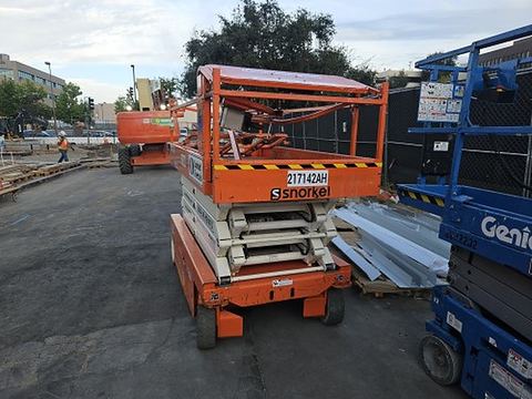 2018 SNORKEL S4732E Scissor Lift 30-35' Electric 46-48" Wide
