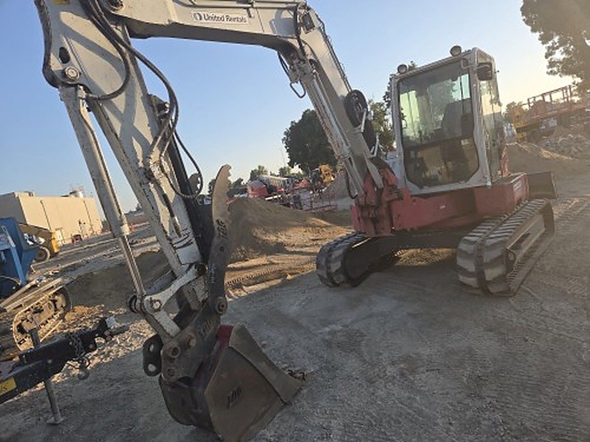 TAKEUCHI TB280FR photo 2