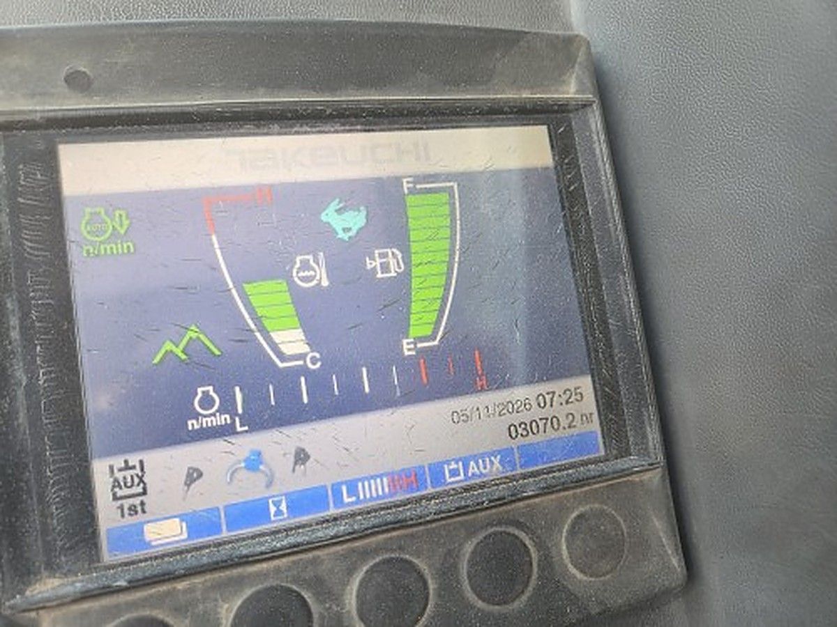 TAKEUCHI TB280FR photo 7